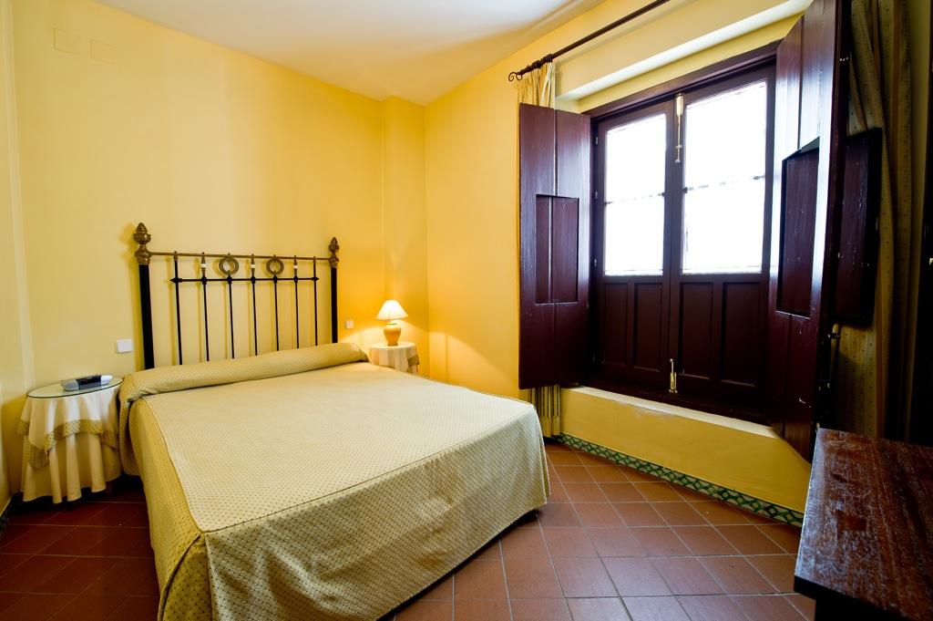 Apartamentos Suites Santa Cruz Seville Luaran gambar