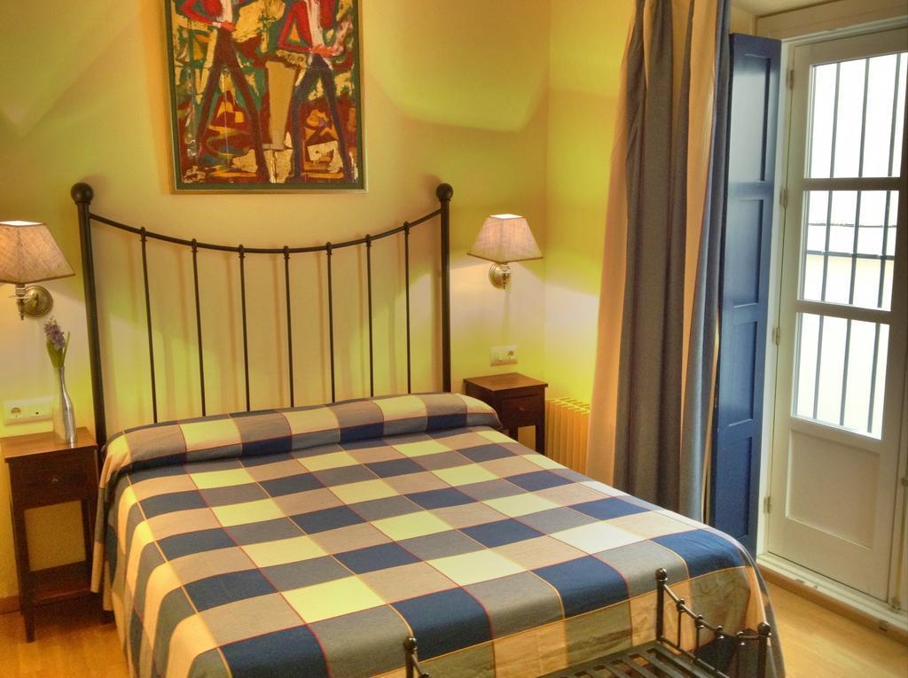 Apartamentos Suites Santa Cruz Seville Luaran gambar