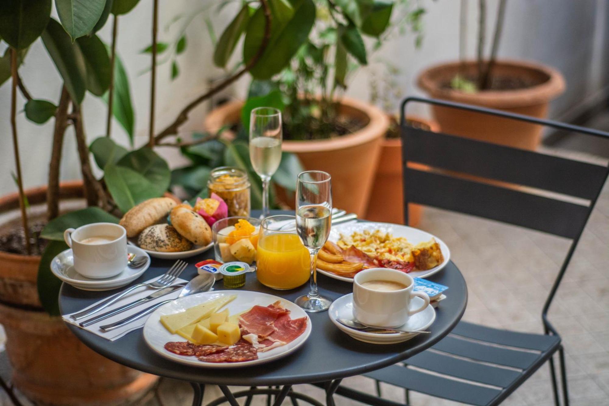 Apartamentos Suites Santa Cruz Seville Luaran gambar