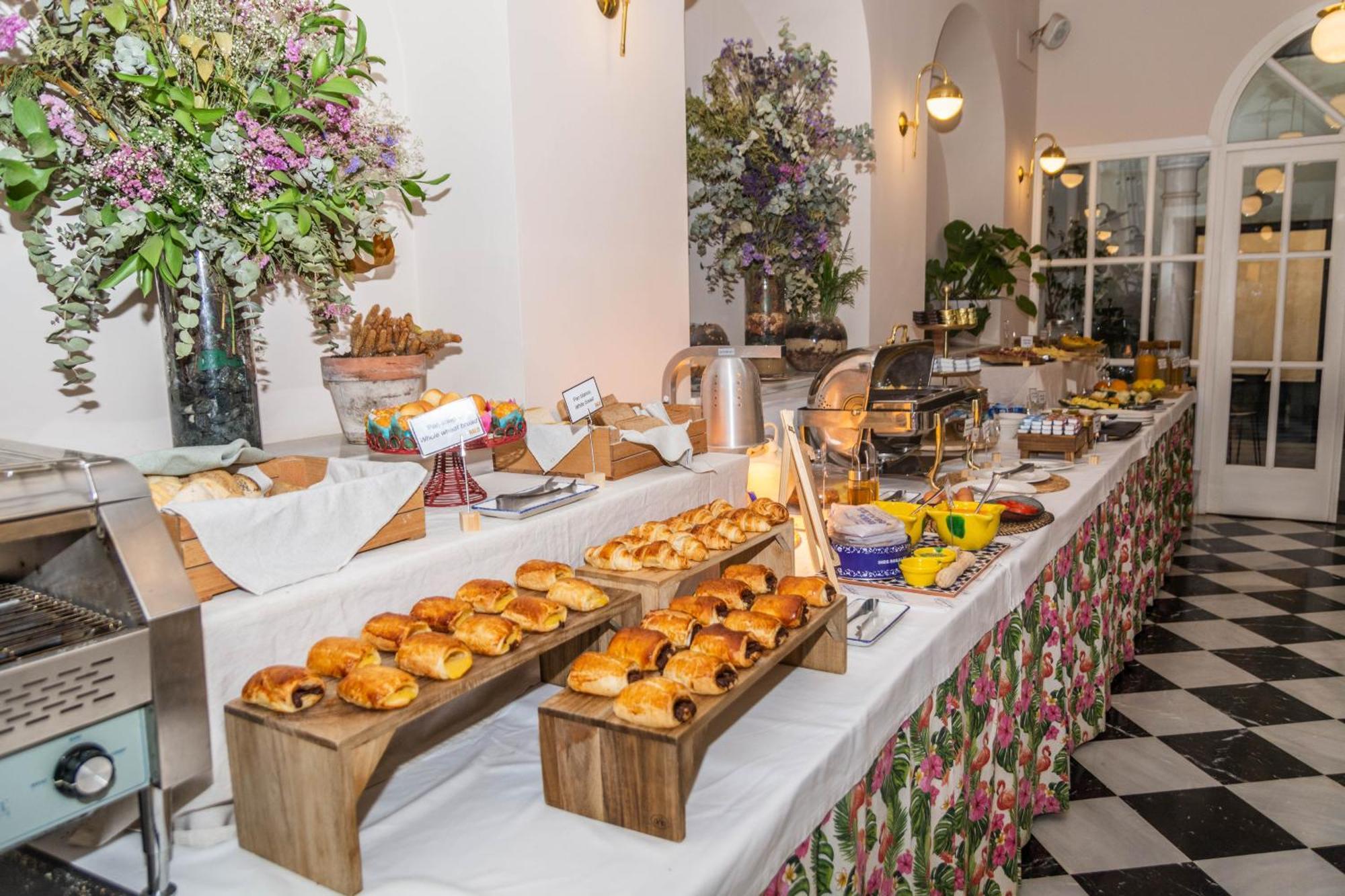 Apartamentos Suites Santa Cruz Seville Luaran gambar