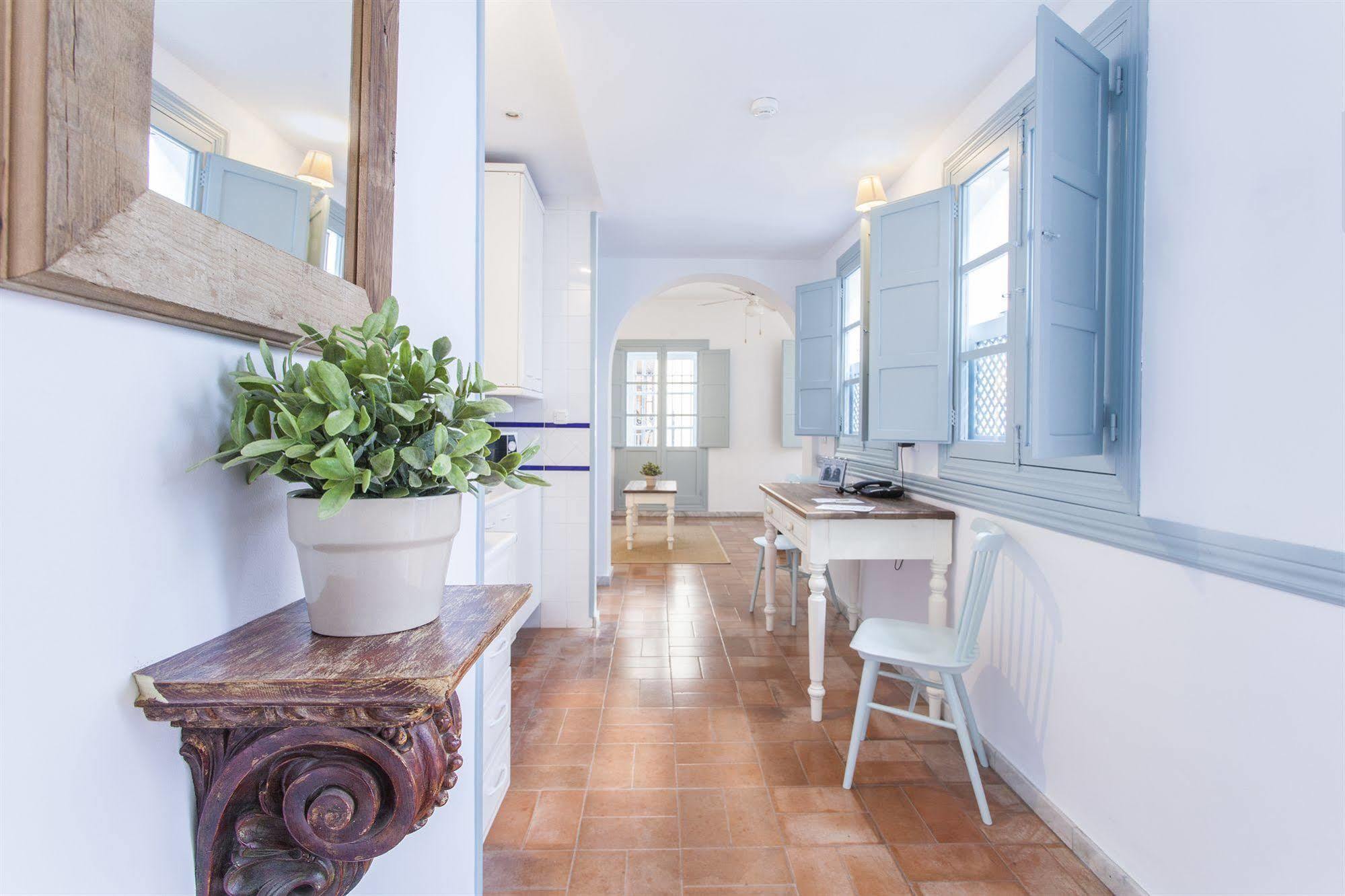 Apartamentos Suites Santa Cruz Seville Luaran gambar