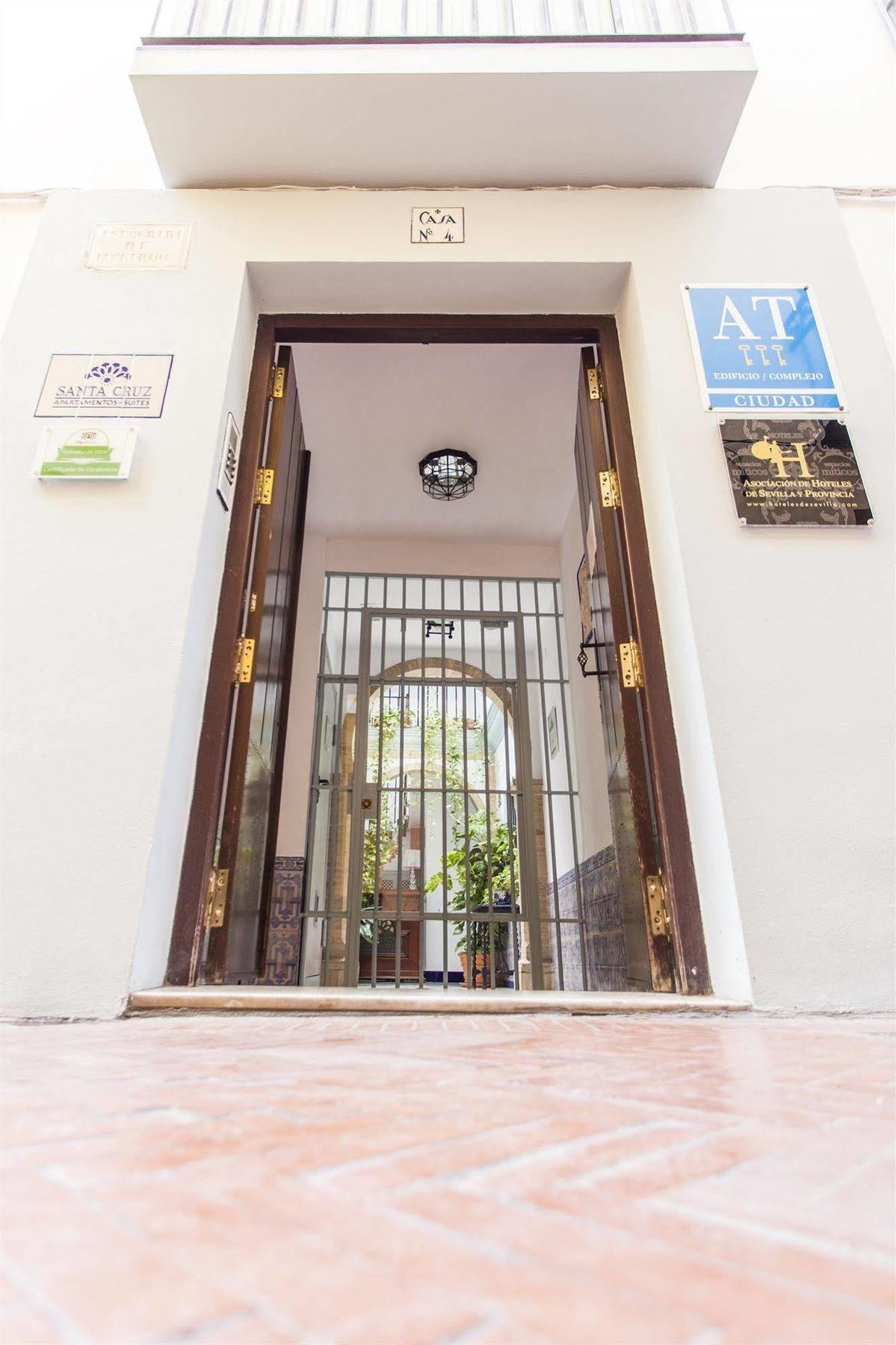 Apartamentos Suites Santa Cruz Seville Luaran gambar